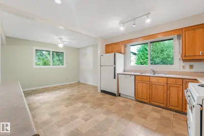 Photo 3 of 21 FLEETWOOD CR