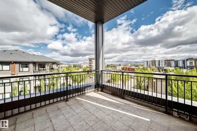 Photo 4 of #401 504 Griesbach PR NW