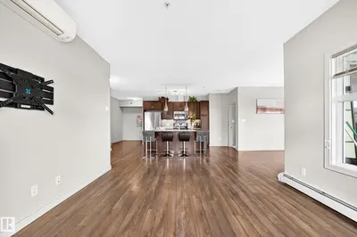Photo 2 of #401 504 Griesbach PR NW