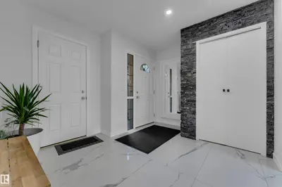 Photo 3 of 3135 24 AV NW