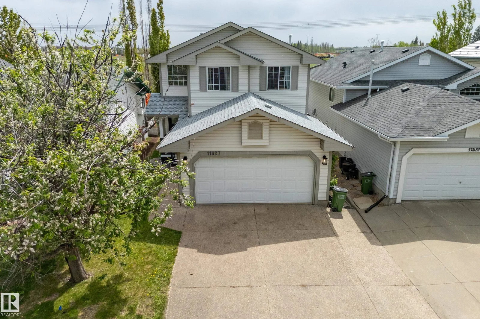 11827 8 AV NW, Edmonton