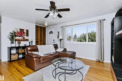 Photo 4 of 13503 135 AV NW