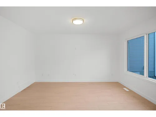 938 18 AV NW