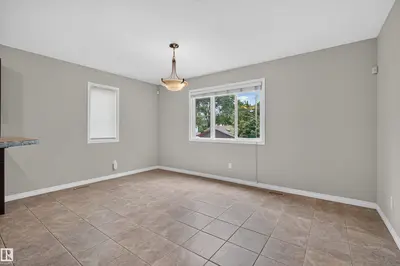 Photo 2 of 11910 93 ST NW