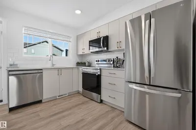 Photo 2 of 22709 84 AV NW
