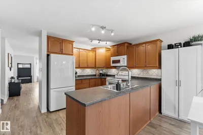 Photo 4 of 11 WOODSIDE CR
