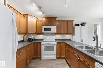 Photo 3 of 11 WOODSIDE CR