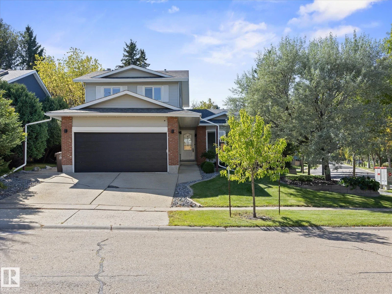 15 WILLOUGHBY DR, St. Albert