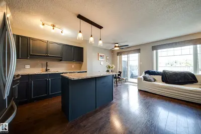 Photo 3 of 12218 16 AV SW