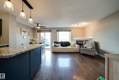 Photo 2 of 12218 16 AV SW