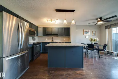 Photo 4 of 12218 16 AV SW