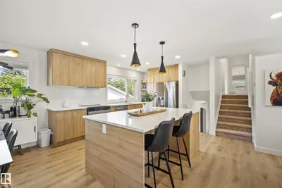 Photo 3 of 14616 88 AV NW