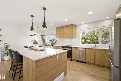 Photo 4 of 14616 88 AV NW