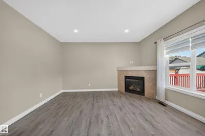Photo 4 of 121 64 ST SW