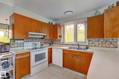 Photo 3 of 140 WINDERMERE DR NW