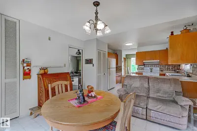 Photo 4 of 140 WINDERMERE DR NW