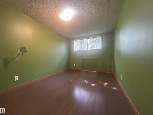 10450 69 AV NW