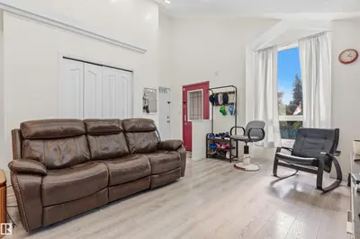 Photo 2 of 4824 13 AV NW