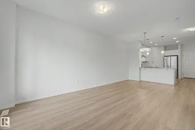 Photo 4 of 11929 35 AV SW