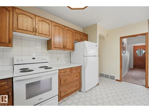 11708 135 ST NW