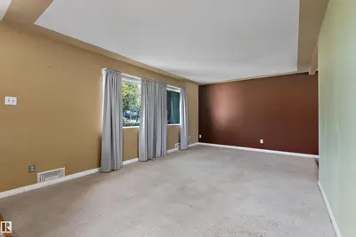Photo 2 of 10432 50 ST NW
