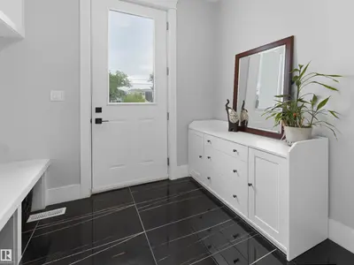 Photo 2 of 10926 72 AV NW