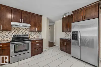 Photo 2 of 11516 44 AV NW