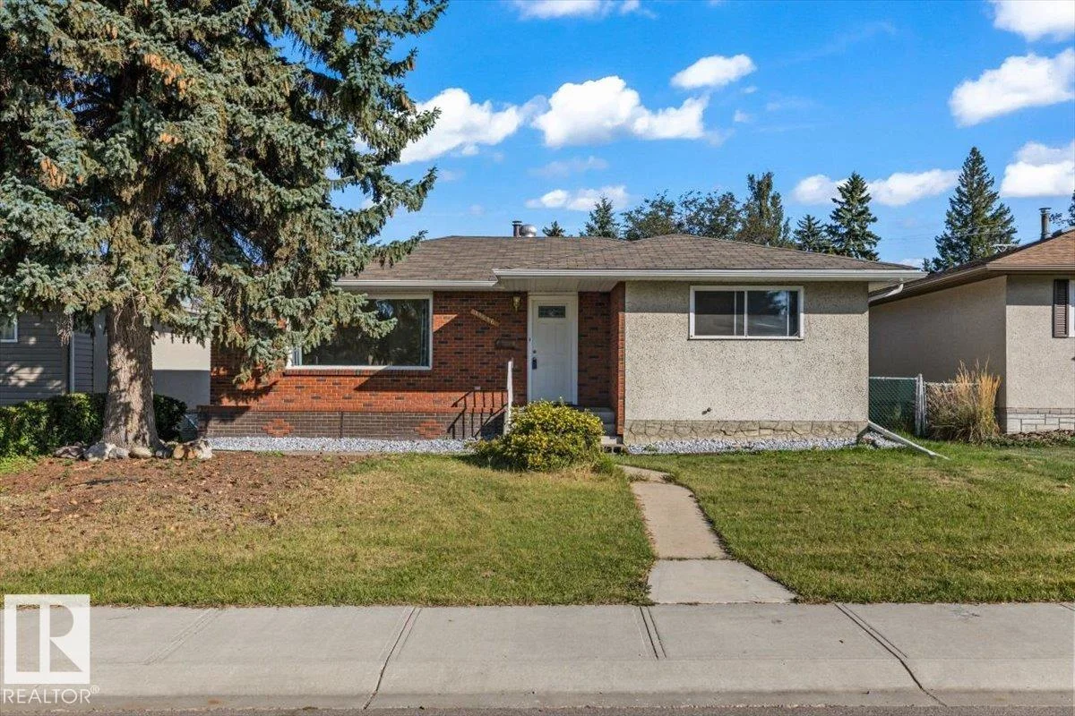 11516 44 AV NW, Edmonton