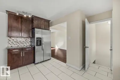 Photo 3 of 11516 44 AV NW