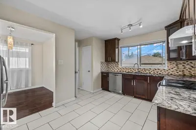 Photo 4 of 11516 44 AV NW
