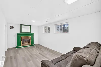 Photo 4 of 14240 23 ST NW