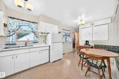 Photo 4 of 10528 128 AV NW