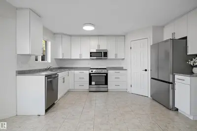 Photo 2 of 11822 47 ST NW