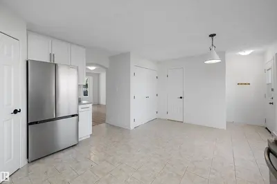 Photo 4 of 11822 47 ST NW