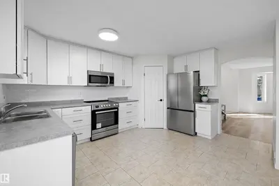 Photo 3 of 11822 47 ST NW