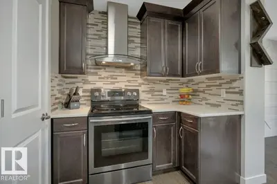 Photo 4 of 9732 205 ST NW