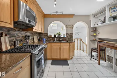 Photo 3 of 2812 35 ST NW
