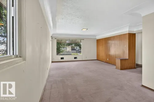 11852 55 ST NW