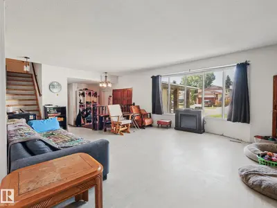 Photo 4 of 3515 51 ST NW