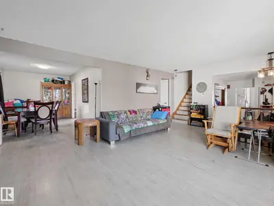 Photo 3 of 3515 51 ST NW