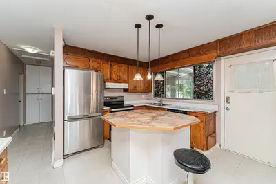 Photo 2 of 8610 157 ST NW