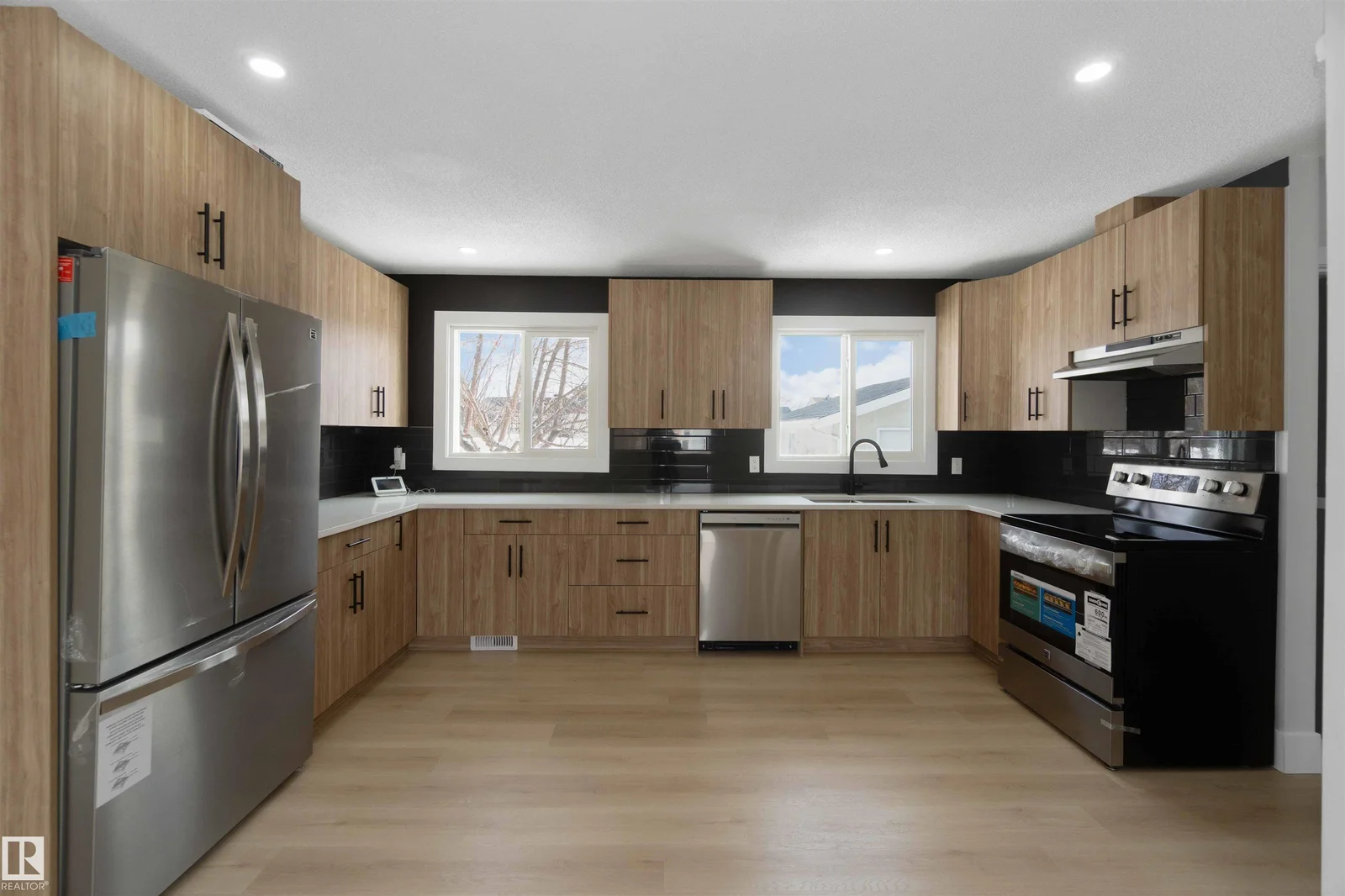 15015 95 ST NW, Edmonton