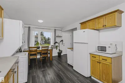 Photo 4 of 11624 152 AV NW