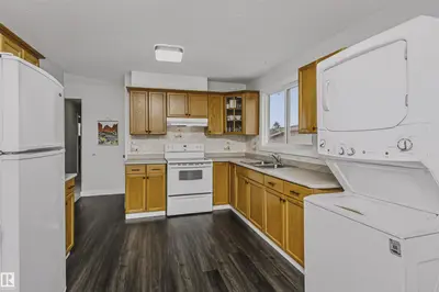 Photo 2 of 11624 152 AV NW