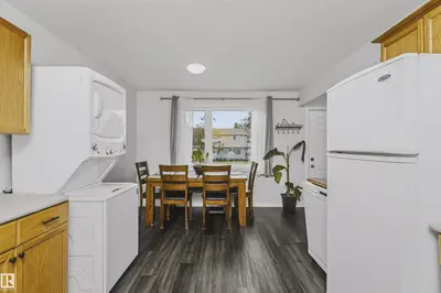 Photo 3 of 11624 152 AV NW