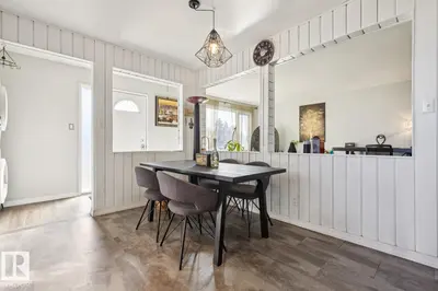 Photo 2 of 11452 39 AV NW