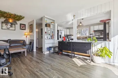 Photo 4 of 11452 39 AV NW
