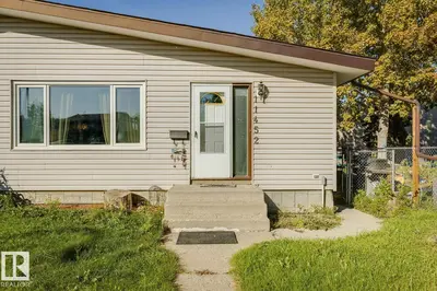 Photo 1 of 11452 39 AV NW