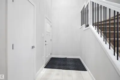 Photo 3 of 1703 16 AV NW