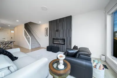 Photo 4 of 15844 25 AV SW